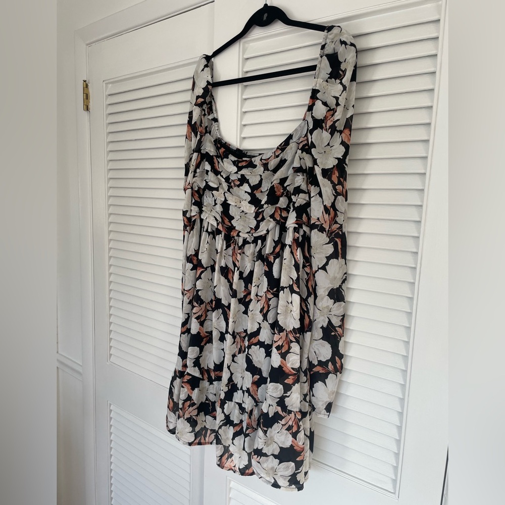 Abercrombie & Fitch Black and Cream Floral Dress